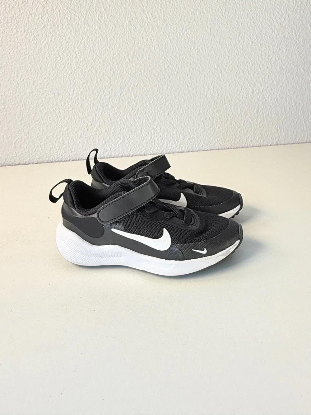 Nike Toddler Running Sneakers Black White Velcro Shoes Size 8C